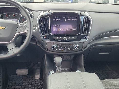 Used 2023 Chevrolet Traverse LT FWD image 17