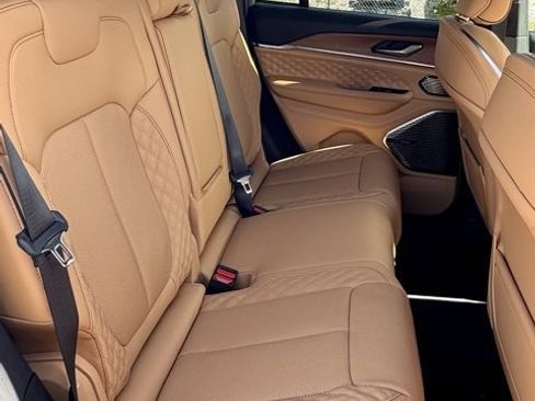 New 2025 Jeep Grand Cherokee Summit image 15