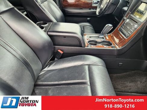Used 2017 Lincoln Navigator Select image 14