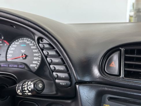 Used 2002 Chevrolet Corvette Coupe w/ Preferred Equipment Group2 RWD image 12