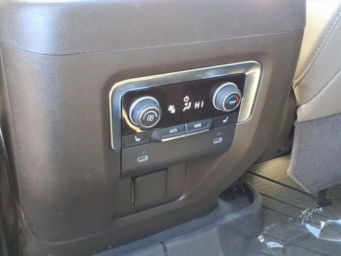 Used 2024 Chevrolet Tahoe Z71 w/ Luxury Package image 15