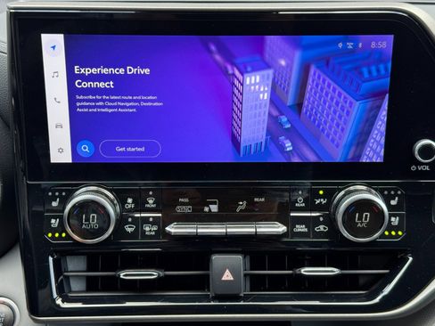 Used 2024 Toyota Highlander Limited AWD/4WD image 26