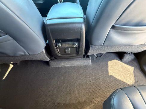 Used 2020 Buick Enclave Essence image 14