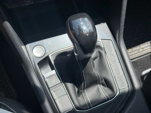 Used 2023 Volkswagen Tiguan SE w/ Panoramic Sunroof Package FWD image 11