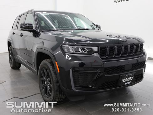 New 2026 Jeep Grand Cherokee Altitude AWD/4WD image 2