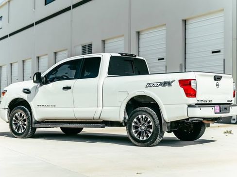 Used 2018 Nissan Titan PRO-4X w/ Pro-4x Convenience Package AWD/4WD image 7