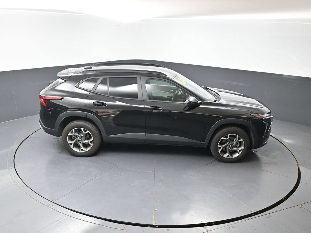 Used 2025 Chevrolet Trax LT FWD image 43