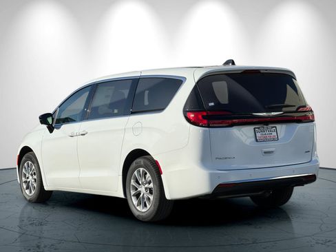 New 2026 Chrysler Pacifica Select image 6