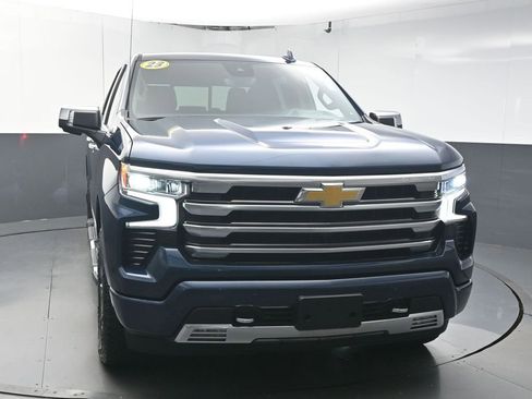 Used 2023 Chevrolet Silverado 1500 High Country w/ Technology Package image 3