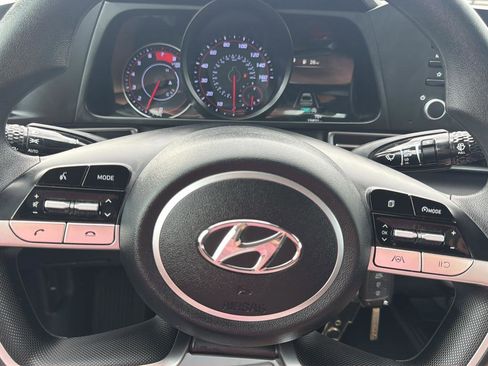 Used 2023 Hyundai Elantra SE FWD image 18