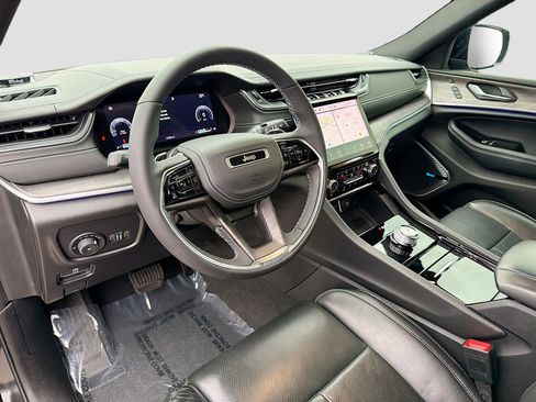 Used 2023 Jeep Grand Cherokee Overland w/ Luxury Tech Group IV image 27