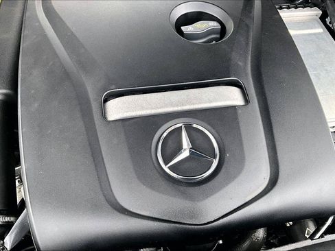 Used 2018 Mercedes-Benz GLC 300 4MATIC image 32