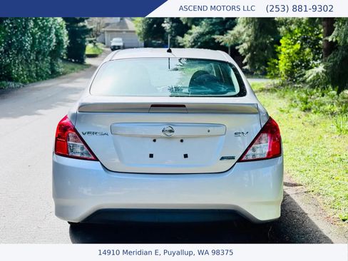 Used 2016 Nissan Versa SV image 4