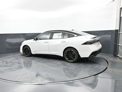New 2026 Nissan Sentra SR w/ SR Premium Package FWD image 4