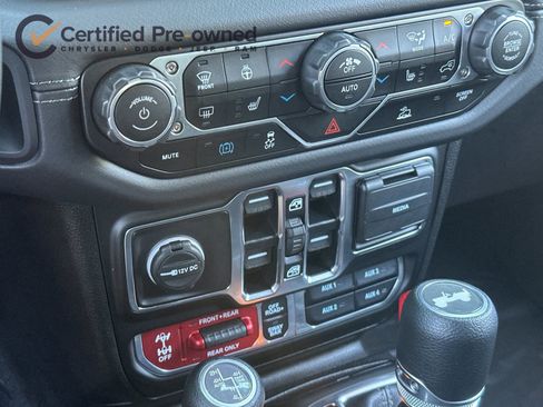 Used 2025 Jeep Wrangler Unlimited Rubicon 4xe w/ Convenience Group AWD/4WD image 20