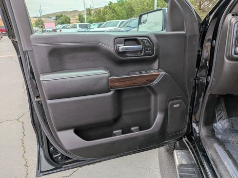 Used 2021 GMC Sierra 1500 SLT w/ SLT Convenience Package AWD/4WD image 12