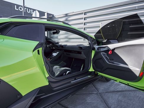 Used 2024 Lamborghini Huracan Sterrato image 34