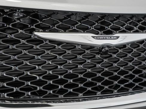 New 2026 Chrysler Pacifica Select image 9