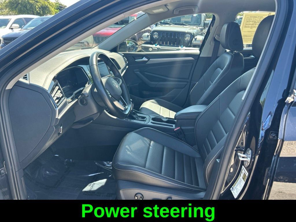 Used 2024 Volkswagen Jetta SE FWD image 10