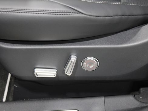 Used 2025 Lincoln Nautilus Premier AWD/4WD image 4