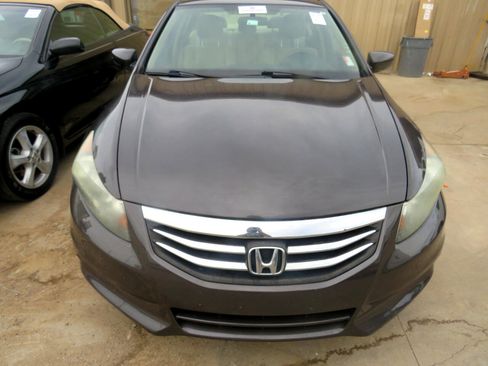 Used 2011 Honda Accord LX-P image 2