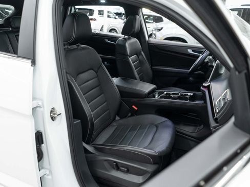 Used 2024 Volkswagen Atlas Cross Sport SEL R-Line AWD/4WD image 10