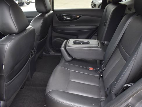 Used 2019 Nissan Rogue SL w/ Premium Package image 19