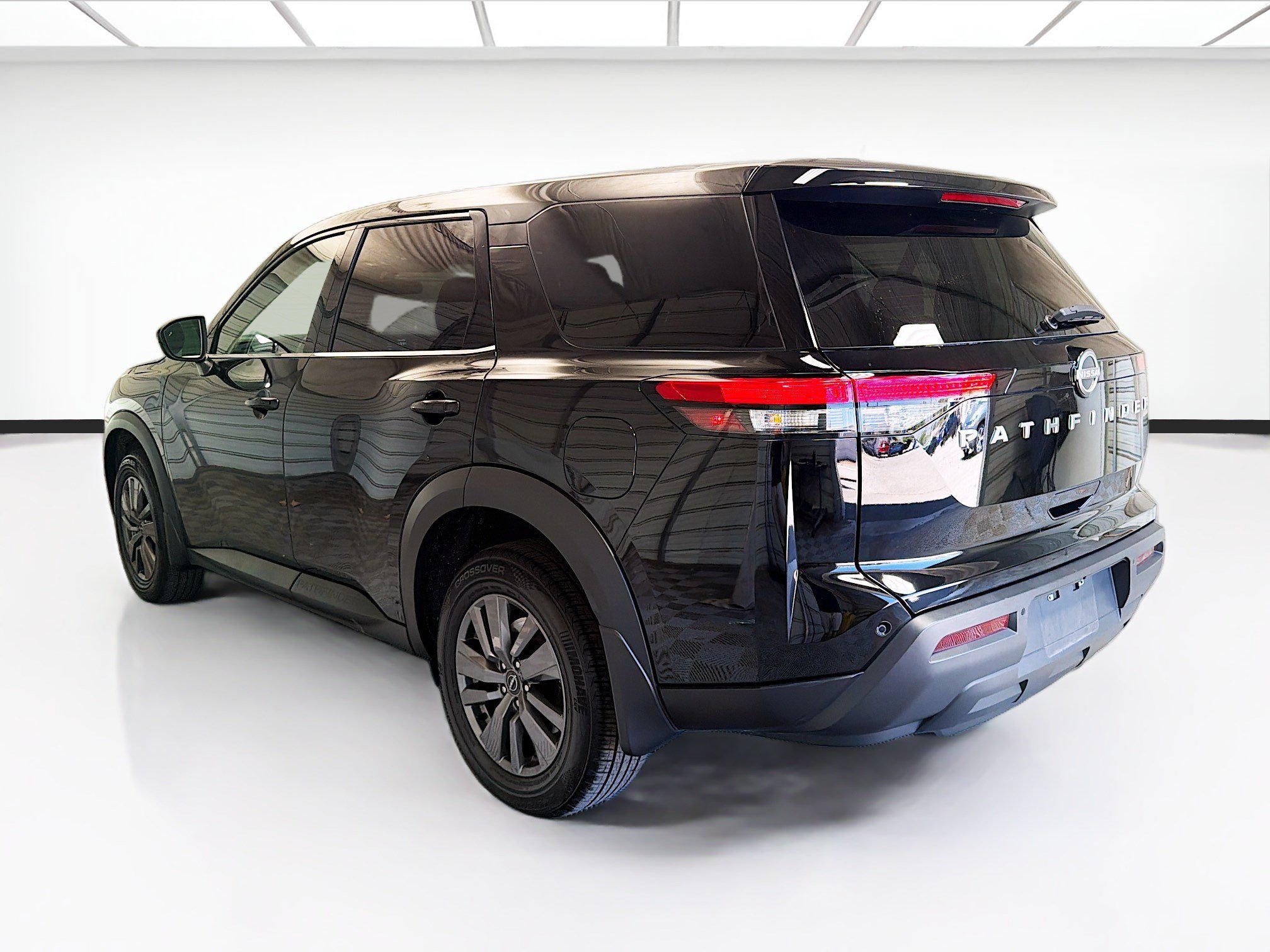 Used 2025 Nissan Pathfinder S FWD image 6