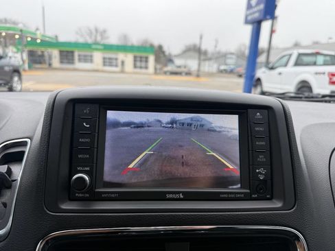 Used 2016 Dodge Grand Caravan SE image 32