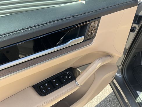 Certified 2025 Porsche Cayenne image 12
