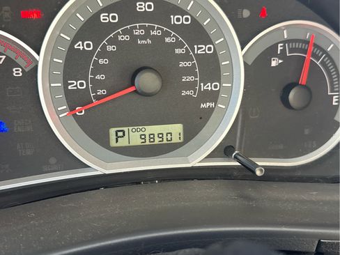 Used 2010 Subaru Impreza 2.5i Premium image 12