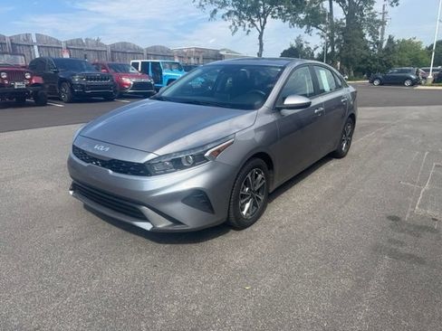 Certified 2023 Kia Forte LXS FWD image 1