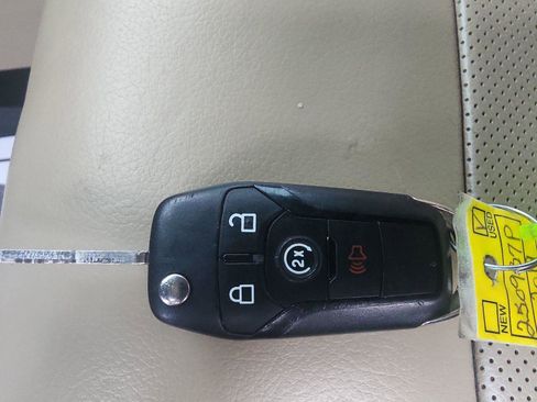 Used 2019 Ford F250 Lariat w/ Chrome Package image 26