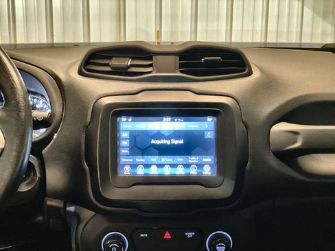 Used 2020 Jeep Renegade Latitude w/ Cold Weather Group image 13