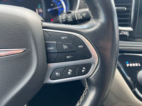 Used 2021 Chrysler Pacifica Touring-L FWD image 30