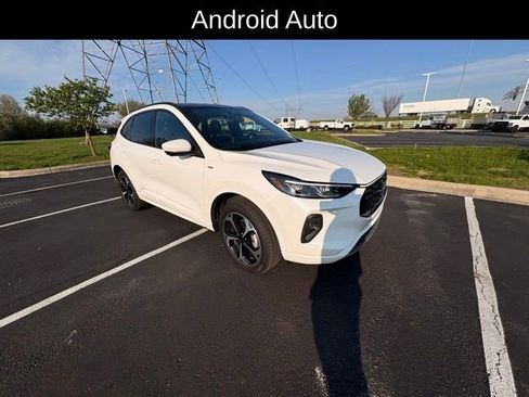 Used 2025 Ford Escape ST-Line Elite w/ Premium Technology Package image 3