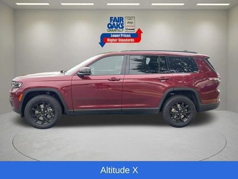 Used 2025 Jeep Grand Cherokee L Altitude AWD/4WD image 10
