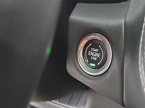 Used 2022 GMC Yukon SLT w/ SLT Premium Package image 23