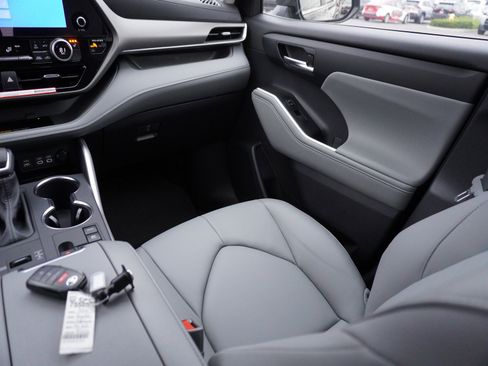 New 2026 Toyota Highlander XLE image 20