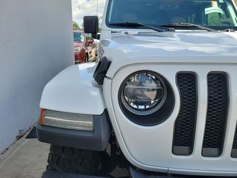 Used 2019 Jeep Wrangler Unlimited Sahara w/ Quick Order Package 24M Moab AWD/4WD image 6