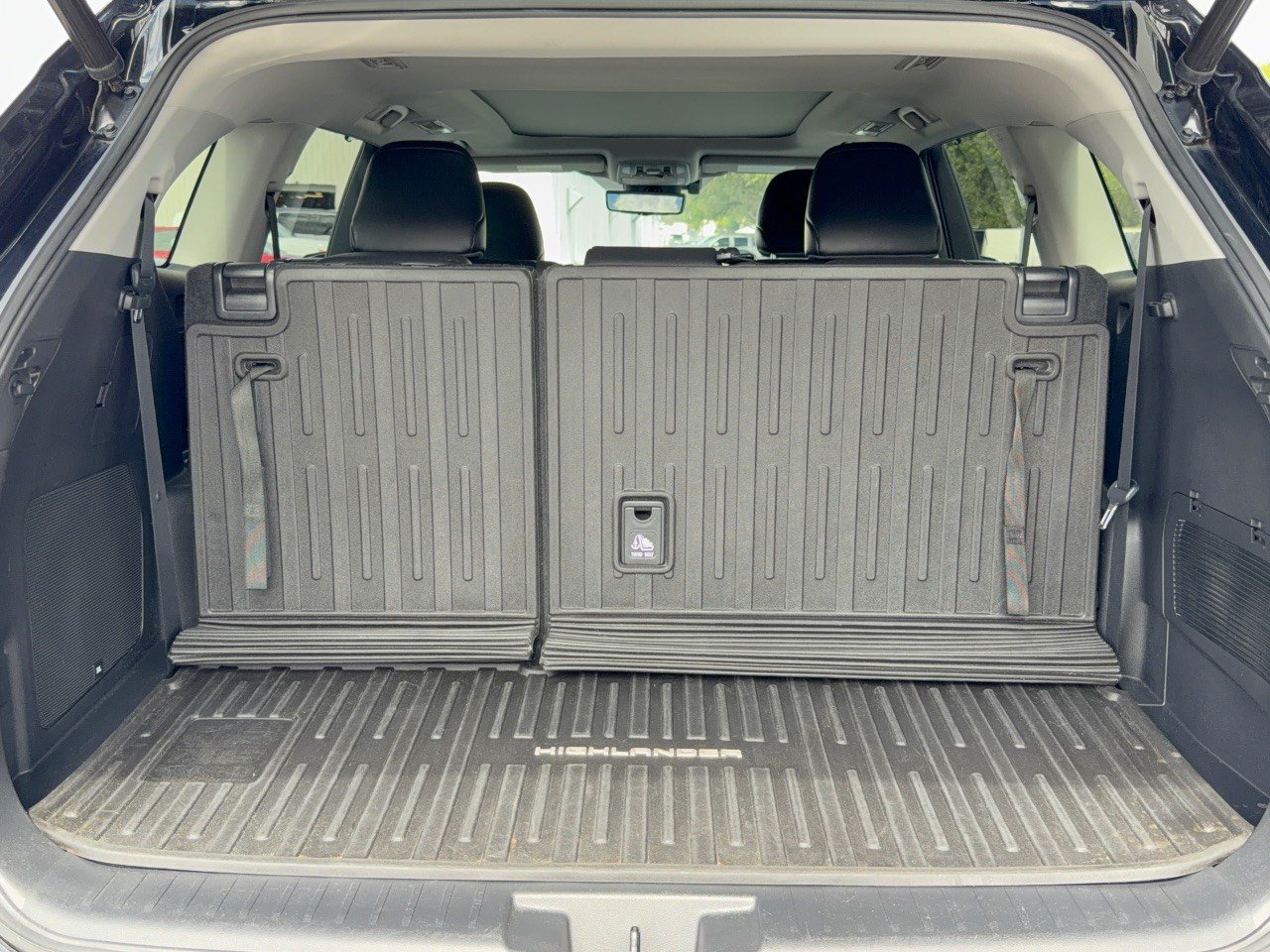 Certified 2021 Toyota Highlander Platinum FWD image 28