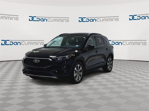 Used 2025 Ford Escape Platinum image 4