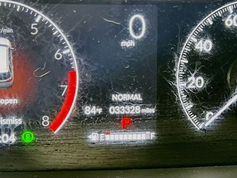 Used 2023 Honda Pilot Touring image 12