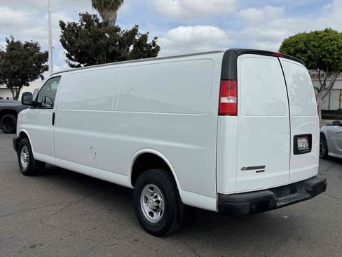 Used 2019 Chevrolet Express 3500 Extended w/ Driver Convenience Package RWD image 4