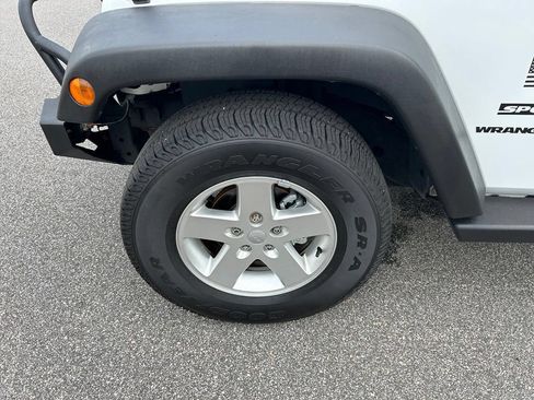 Used 2017 Jeep Wrangler Sport w/ Quick Order Package 24S AWD/4WD image 11