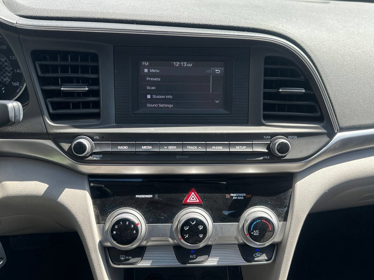Used 2019 Hyundai Elantra SE FWD image 17