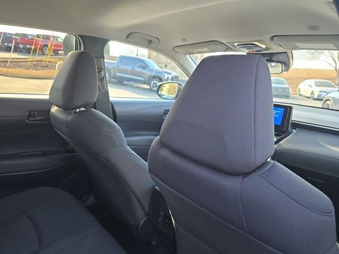 Used 2025 Toyota Corolla Cross LE image 22