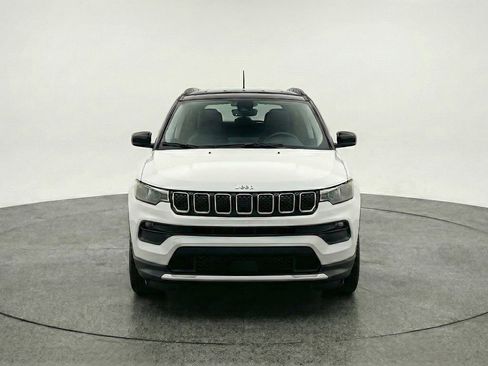 Used 2025 Jeep Compass Limited AWD/4WD image 2