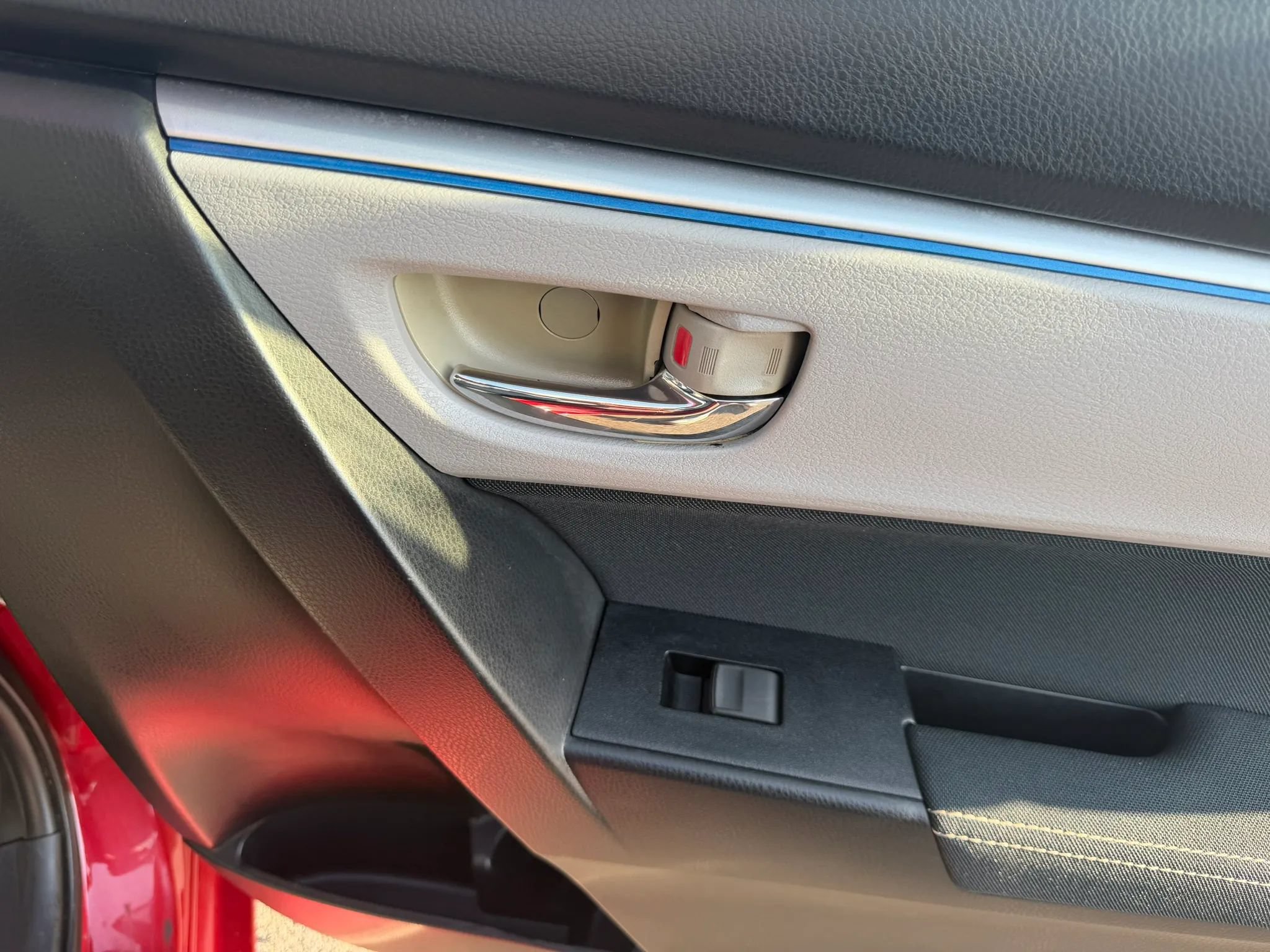 Used 2015 Toyota Corolla LE FWD image 29