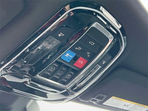 Used 2023 Jeep Grand Cherokee Overland w/ Luxury Tech Group IV image 36